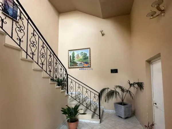 Tirane, jepet me qera Vile 4+1 Kati 4, 765 m² 6.500 € (Unaza e Re, Tedoro Keko)