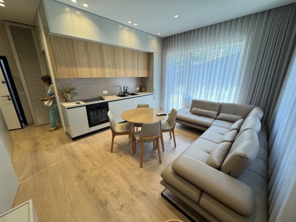 Tirane, jepet me qera apartament 1+1+Ballkon Kati 2, 70 m² 900 € (Rruga zallit)