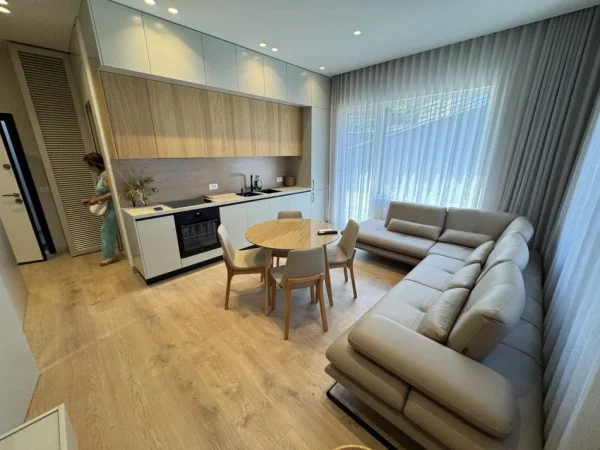 Tirane, jepet me qera apartament 1+1+Ballkon Kati 2, 70 m² 900 € (Rruga zallit)