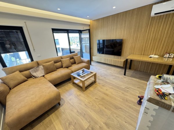 Tirane, jepet me qera apartament 1+1+Ballkon Kati 3, 75 m² 750 € (Rruga zallit)