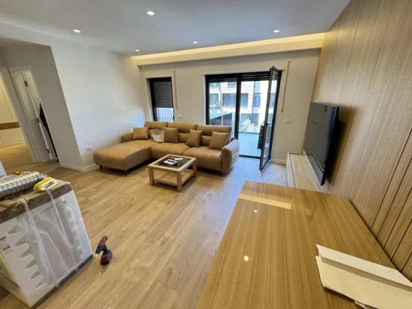 Tirane, jepet me qera apartament 1+1+Ballkon Kati 3, 75 m² 750 € (Rruga zallit)