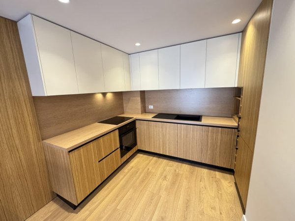 Tirane, jepet me qera apartament 1+1+Ballkon Kati 3, 75 m² 750 € (Rruga zallit)