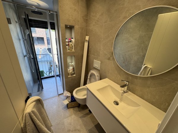 Tirane, jepet me qera apartament 1+1+Ballkon Kati 3, 75 m² 750 € (Rruga zallit)