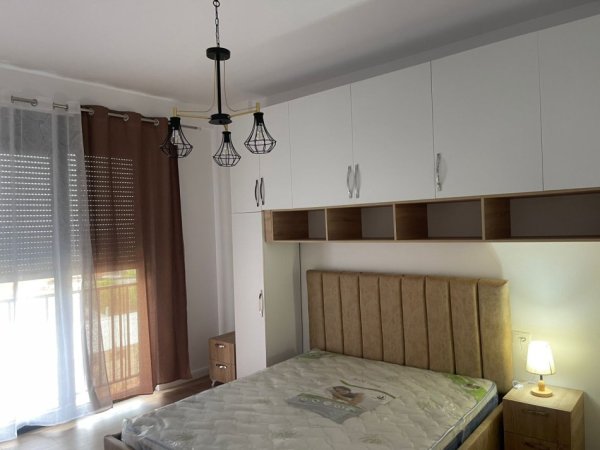 Tirane, jepet me qera apartament 1+1+Aneks+Ballkon Kati 3, 70 m² 450 € (Rruga Bernardin Palaj , Selite ngjitur me AKU + parkim i perfshir ne cmim.)
