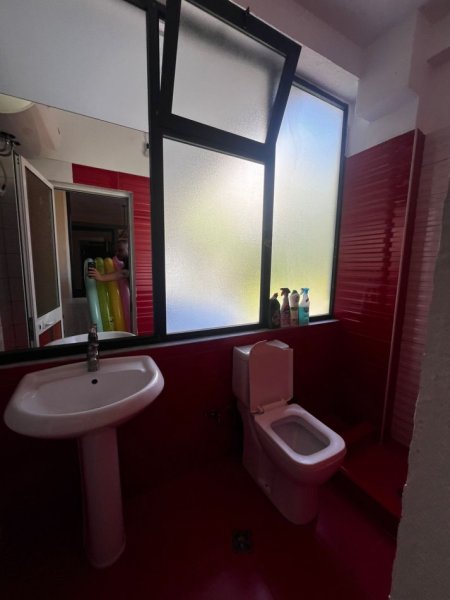 Tirane, jepet me qera apartament 2+1+Aneks+Ballkon Kati 1, 110 m² 450 € (Rruga e Burgut , Jordan Misja.)