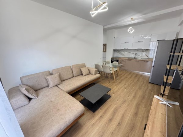 Tirane, jepet me qera apartament 1+1 Kati 2, 63 m² 450 € (Rezidenca OxA)