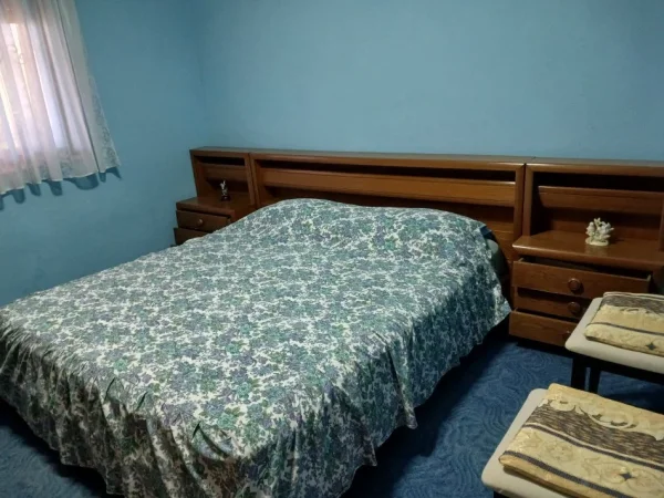 Tirane, jepet me qera shtepi 2+1+Aneks+Ballkon Kati 1, 130 m² 430 € (Rr. Shaban Baxhaku ndertesa nr 28. Siper ish uzines se Autotraktoreveo)
