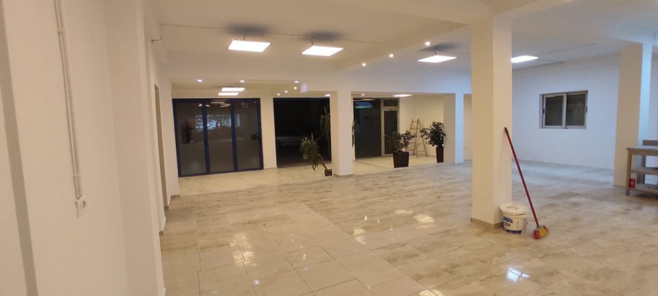Tirane, jepet me qera ambjent biznesi Kati 0, 173 m² 1.500 € (5 MAJI)