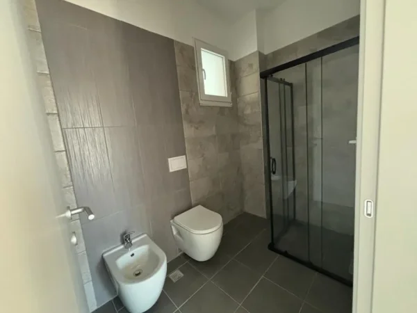 Tirane, jepet me qera apartament 2+1 Kati 5, 98 m² 850 € (Don bosko)
