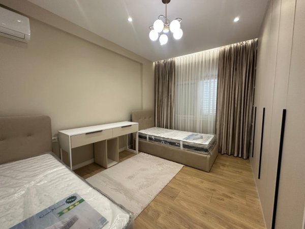 Tirane, jepet me qera apartament 2+1+Ballkon Kati 1, 110 m² 800 € (Liqeni i Farkes)