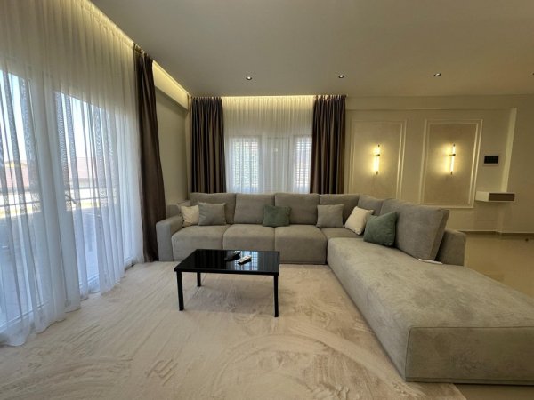 Tirane, jepet me qera apartament 2+1+Ballkon Kati 1, 110 m² 800 € (Liqeni i Farkes)