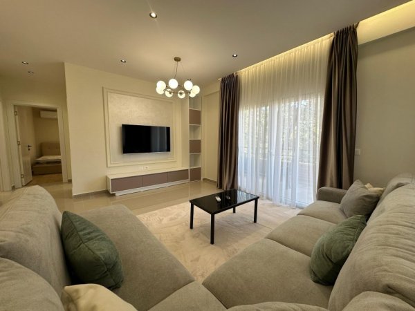 Tirane, jepet me qera apartament 2+1+Ballkon Kati 1, 110 m² 800 € (Liqeni i Farkes)