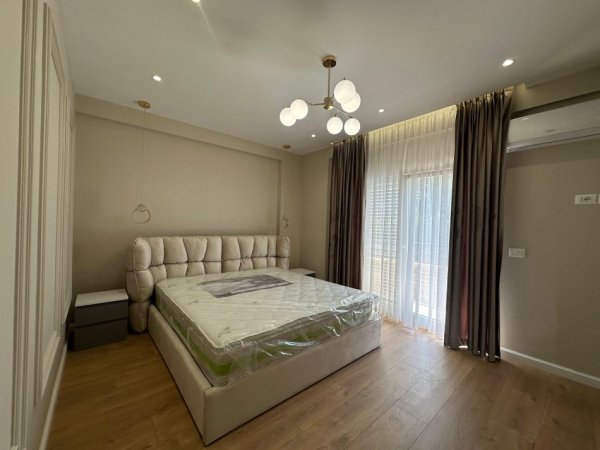 Tirane, jepet me qera apartament 2+1+Ballkon Kati 1, 110 m² 800 € (Liqeni i Farkes)
