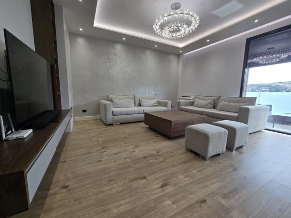 Tirane, jepet me qera apartament 3+1+Ballkon Kati 2, 145 m² 2.300 € (TEG)