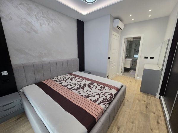 Tirane, jepet me qera apartament 3+1+Ballkon Kati 2, 145 m² 2.300 € (TEG)