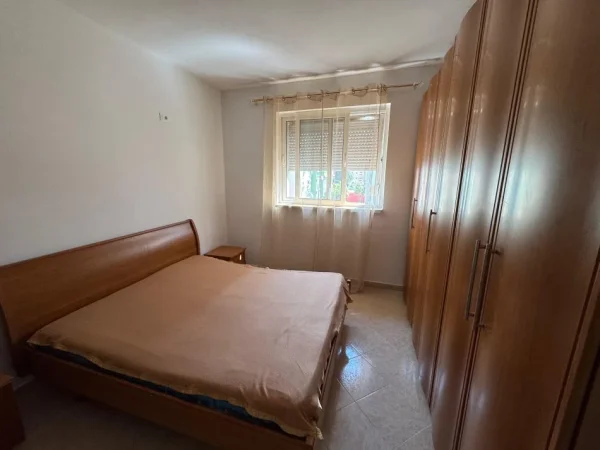 Tirane, jepet me qera apartament 2+1+Ballkon Kati 5, 550 € 