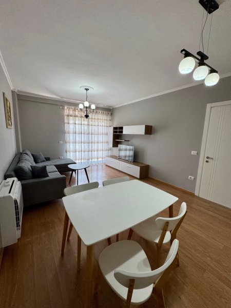 Tirane, jepet me qera apartament 1+1+Ballkon Kati 3, 70 m² 750 € (Rruga e Kavajes)