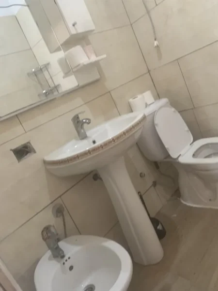 Durres, jepet me qera garsonier 1+1+Ballkon Kati 0, 37 m² 180 € (Rruga vath turaj)