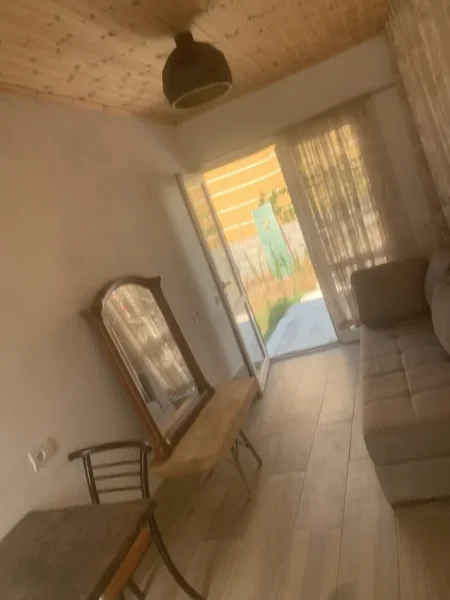 Durres, jepet me qera garsonier 1+1+Ballkon Kati 0, 37 m² 180 € (Rruga vath turaj)