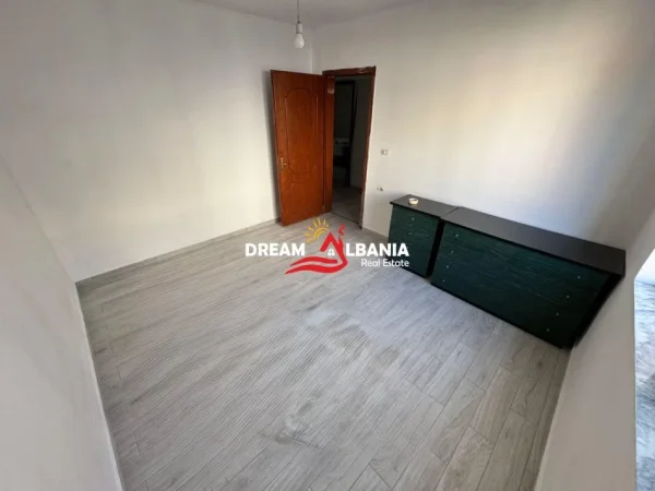 Tirane, jepet me qera apartament 2+1 Kati 4, 75 m² 550 € (ne Ali Dem, prane Shkolles Kushtrimi Liris)