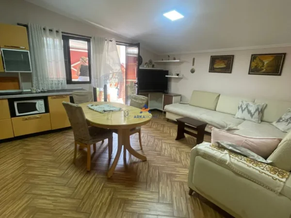 Tirane, jepet me qera apartament 2+1 Kati 2, 130 m² 50.000 € (Ndodhet prane the Crown Shop,Tregu Elektrik)