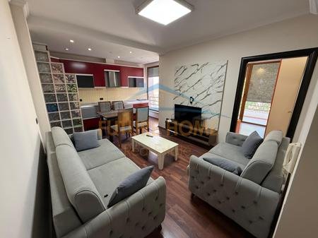 Tirane, jepet me qera apartament 1+1+Ballkon Kati 3, 70 m² 550 € (Rruga Rrapo Hekali)