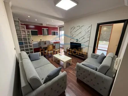 Tirane, jepet me qera apartament 1+1+Ballkon Kati 3, 70 m² 550 € (Rruga Rrapo Hekali)
