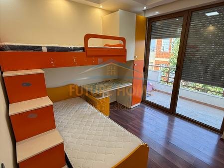 Tirane, jepet me qera apartament 1+1+Ballkon Kati 3, 70 m² 550 € (Rruga Rrapo Hekali)