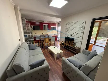 Tirane, jepet me qera apartament 1+1+Ballkon Kati 3, 70 m² 550 € (Rruga Rrapo Hekali)