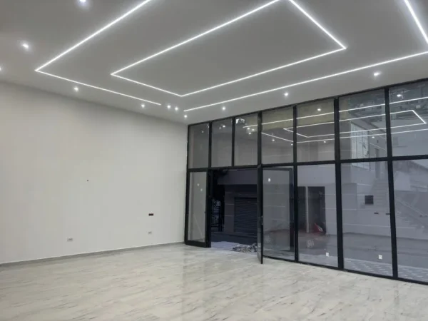 Tirane, shitet dyqan Kati 0, 74 m² 214.600 €