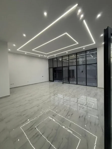 Tirane, shitet dyqan Kati 0, 74 m² 214.600 €