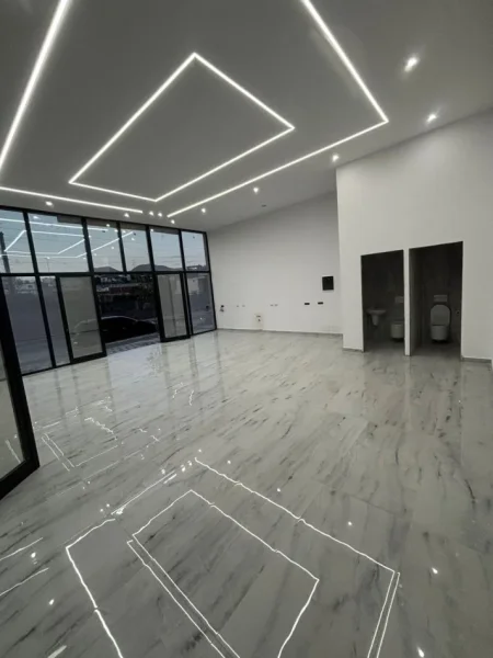 Tirane, shitet dyqan Kati 0, 74 m² 214.600 €