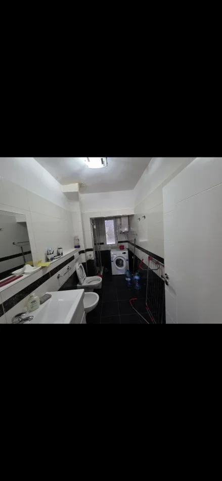 Tirane, shitet apartament 1+1 Kati 3, 53 m² 93.000 € (Rruga Xhanfize Keko Porcelan)