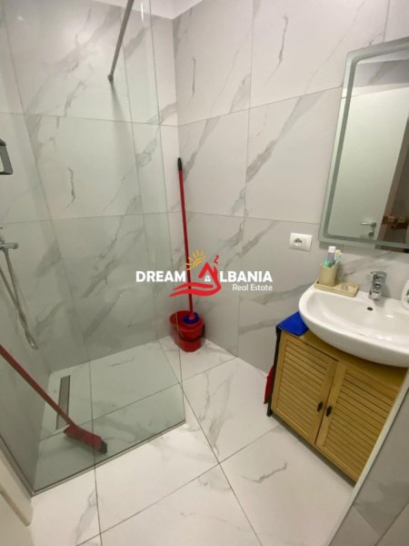 Tirane, jepet me qera apartament 1+1 Kati 6, 70 m² 600 € (Liqeni i Thate)