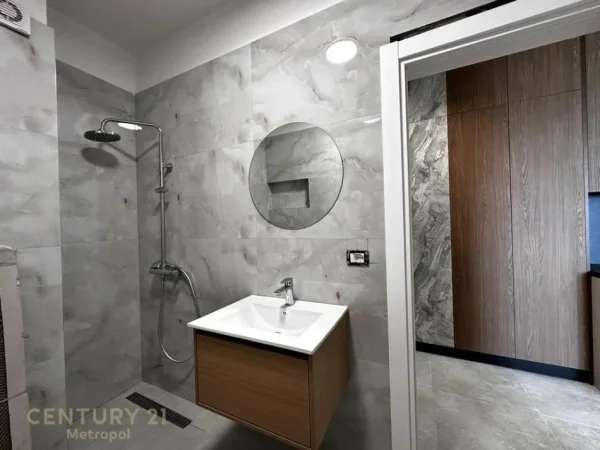 Tirane, shes apartament 1+1 Kati 12, 72 m² 130.500 € (Golden Park)