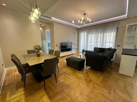 Tirane, jepet me qera apartament 2+1+Ballkon Kati 8, 108 m² 1.300 € (Rruga e Kavajes)