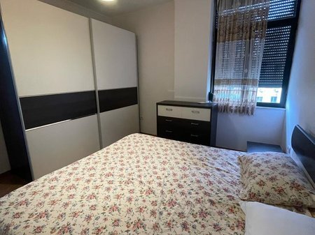 Tirane, jepet me qera apartament 2+1+Ballkon Kati 2, 84 m² 700 € (Garda)