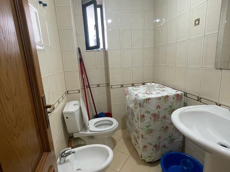 Tirane, jepet me qera apartament 2+1+Ballkon Kati 2, 84 m² 700 € (Garda)