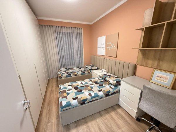 Tirane, jepet me qera apartament 2+1 Kati 4, 700 € 