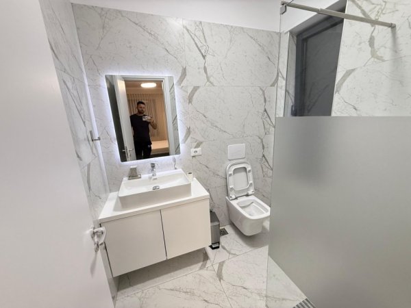 Tirane, jepet me qera apartament 2+1 Kati 4, 700 € 