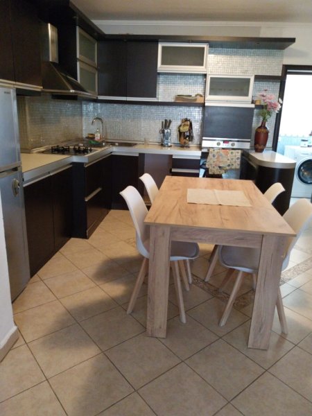 Tirane, jepet me qera apartament 2+1+Ballkon Kati 5, 85 m² 820 € (Sheshi Avni Rustemi/Rr.Fadil Rada)
