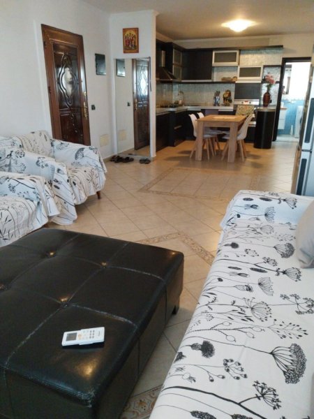Tirane, jepet me qera apartament 2+1+Ballkon Kati 5, 85 m² 820 € (Sheshi Avni Rustemi/Rr.Fadil Rada)