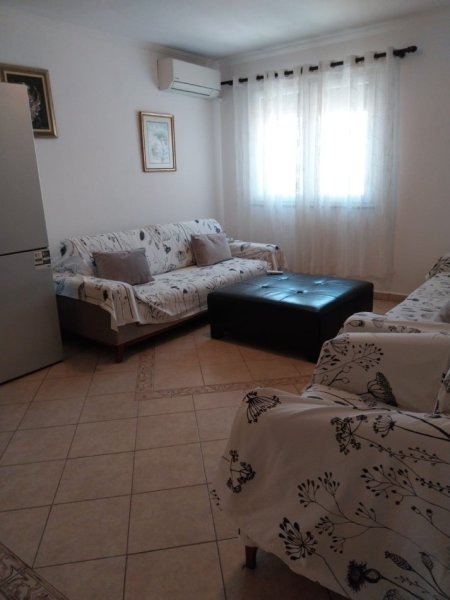 Tirane, jepet me qera apartament 2+1+Ballkon Kati 5, 85 m² 820 € (Sheshi Avni Rustemi/Rr.Fadil Rada)