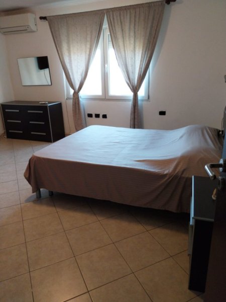 Tirane, jepet me qera apartament 2+1+Ballkon Kati 5, 85 m² 820 € (Sheshi Avni Rustemi/Rr.Fadil Rada)
