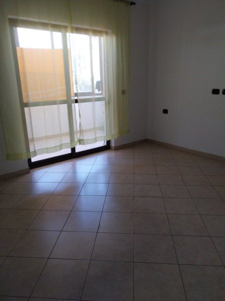 Tirane, jepet me qera apartament 2+1+Ballkon Kati 5, 85 m² 820 € (Sheshi Avni Rustemi/Rr.Fadil Rada)