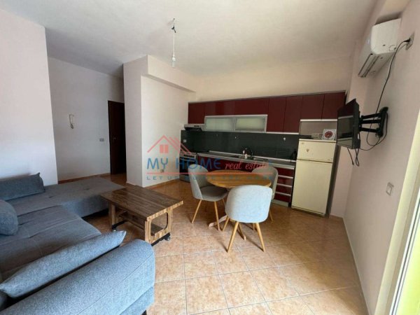 Tirane, jepet me qera apartament 1+1+Ballkon Kati 5, 60 m² 500 € (Bulevardi Gjergj Fishta)
