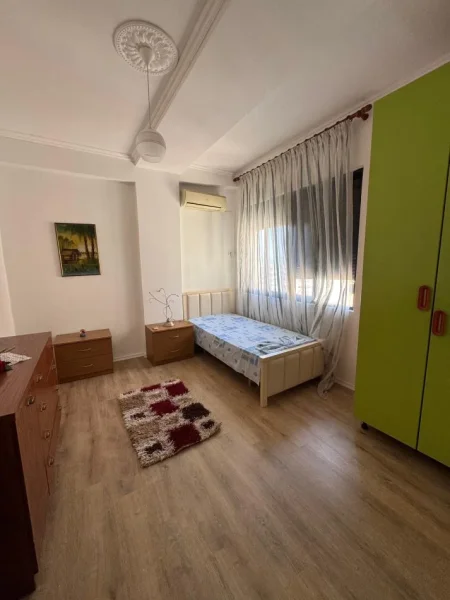 Tirane, shitet apartament 2+1+Ballkon Kati 7, 100 m² 135.000 € (Rruga 5 Maji)