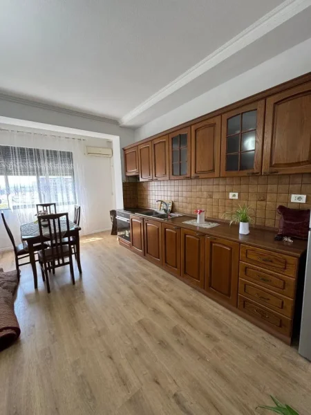 Tirane, shitet apartament 2+1+Ballkon Kati 7, 100 m² 135.000 € (Rruga 5 Maji)