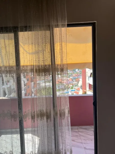 Tirane, jepet me qera apartament 2+1 Kati 7, 100 m² 500 € (Yzberisht)