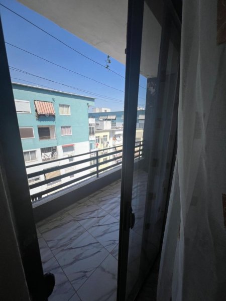 Tirane, jepet me qera apartament 2+1 Kati 7, 100 m² 500 € (Yzberisht)